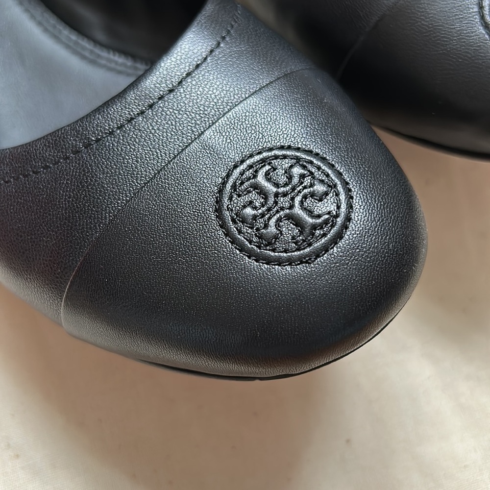 Tory Burch Cap Toe Black Ballet Flats Leather Excellent Condition Size 6.5 - Picture 13 of 13